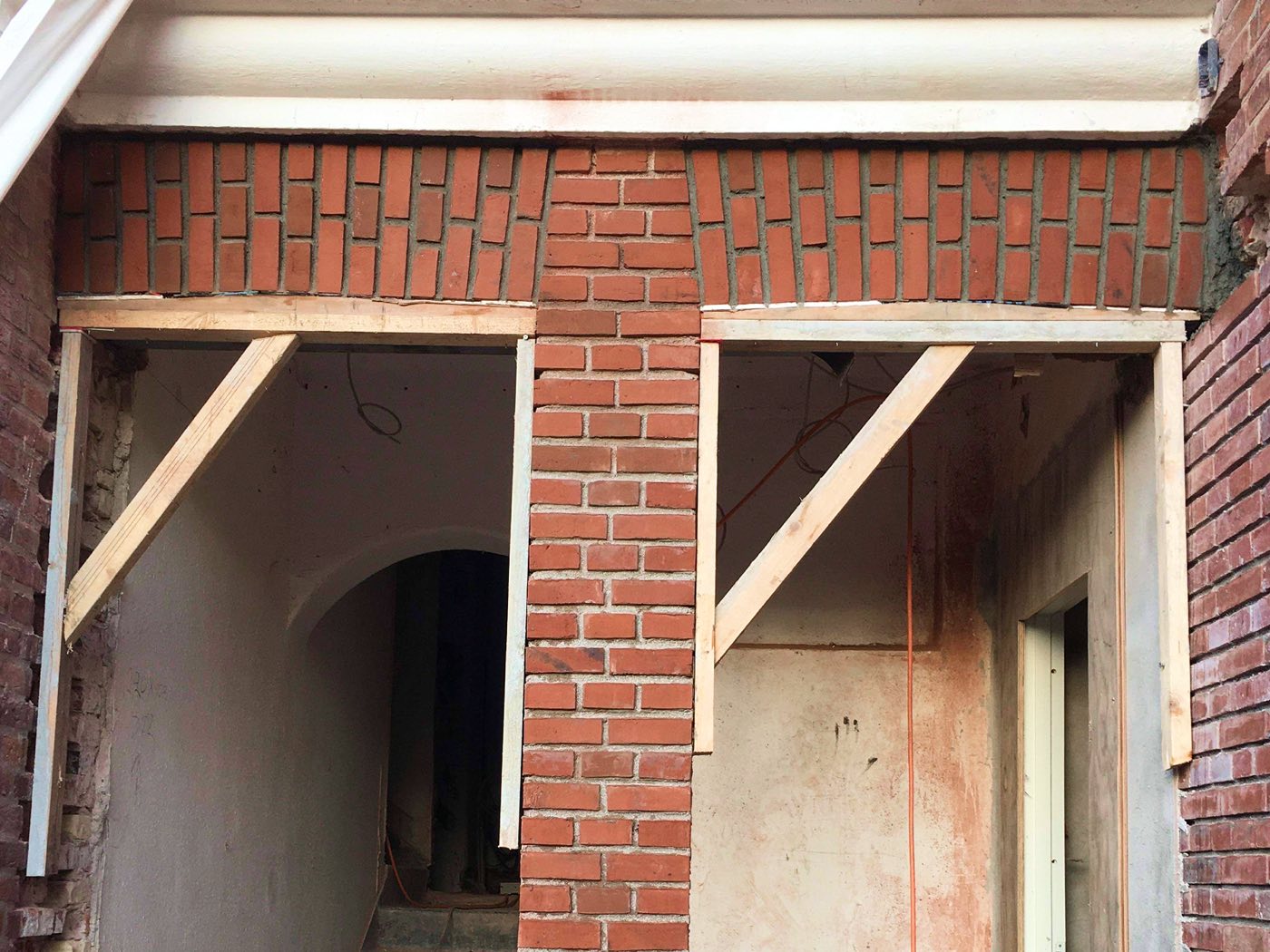 Facaderenovering af en klassisk dansk teglstensfacade udført af Promurer